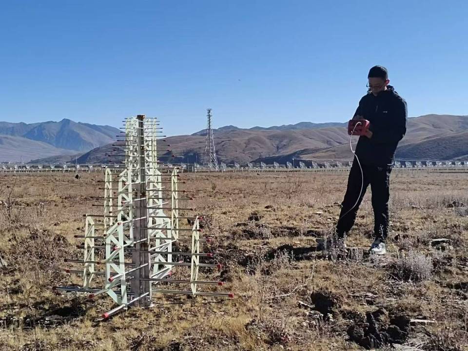 “天線醫(yī)生”張揚(yáng) 守護(hù)“千眼天珠”的寧?kù)o天空